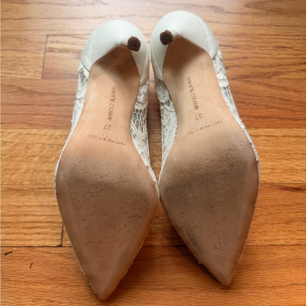Manolo Blahnik Bride White Lace Pointed Toe Pumps IT 37 / US 7 Bridal Wedding - Picture 5 of 9